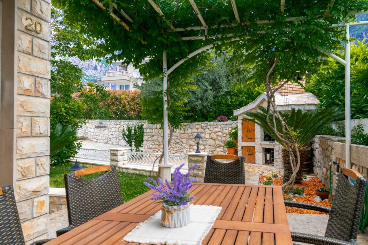 Apartment Iva With Sea View Makarska Kültér fotó